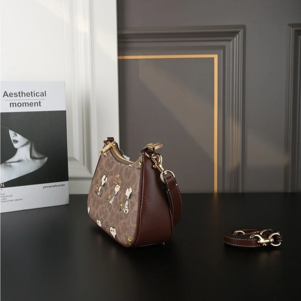 Coach x Peanuts Snoopy Signature Hobo Bag - Picture 8 of 8